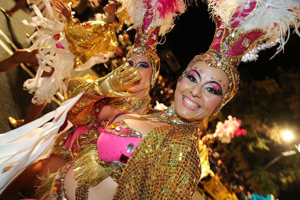 spanien-teneriffa-karneval-taenzerinnen.jpg