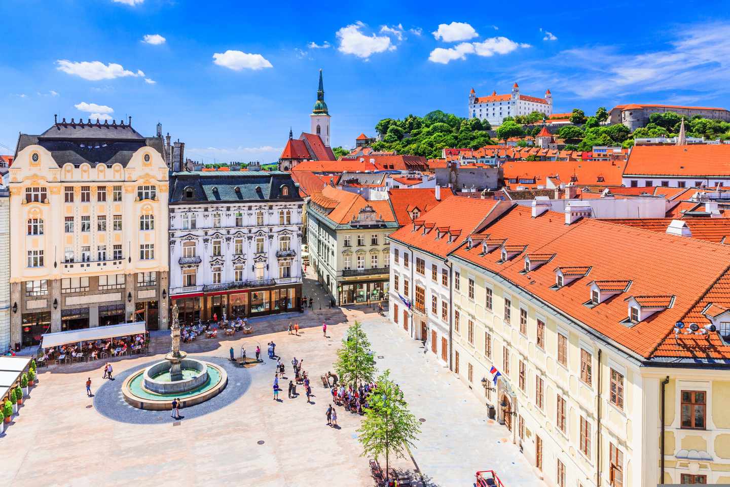 slowakei-bratislava-altstadt-klein-g-857388110.jpg