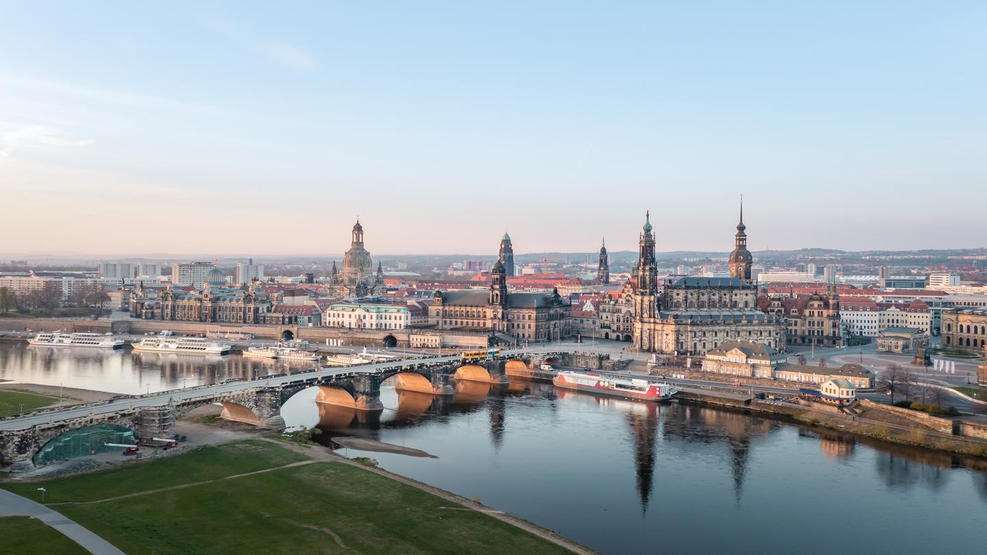 bltbc0068148f3e25db-deutschland-dresden-blick-auf-innenstadt-von-oben-g-1457089992.jpg deutschland-dresden-blick-auf-innenstadt-von-oben-g-1457089992.jpg