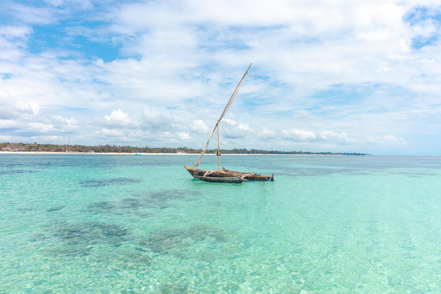 kenia-mombassa-diani-beach-fischerboot-g-1300316474.jpg