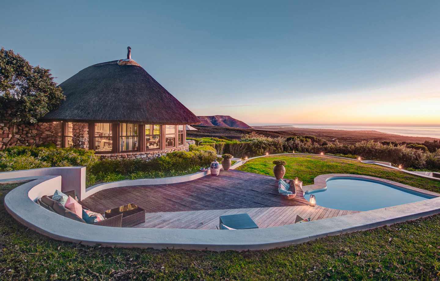 afrika-safari-lodge-pool-fa-del-der1367910.jpg