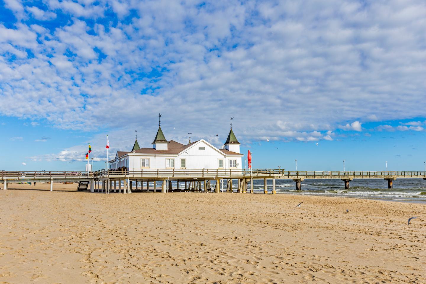 deutschland-usedom-ahlbeck-pier-strand-g-1225046748.jpg