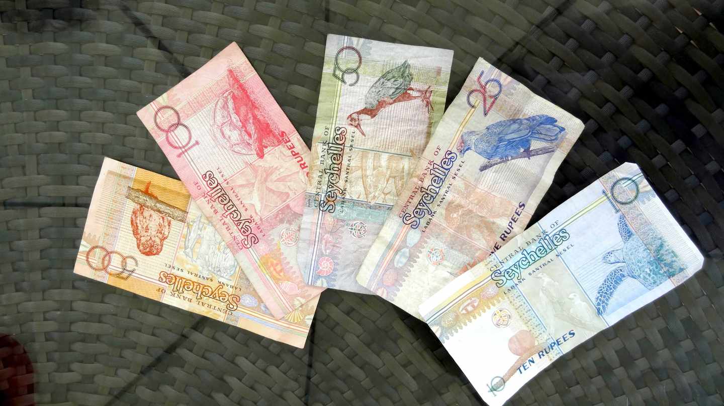 seychellen-waehrung-rupees-a-808062.jpg