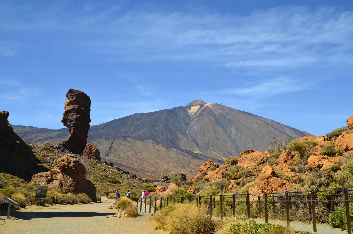 spanien-kanaren-teneriffa-lavapark-blick-teide-g-1201472463.jpg
