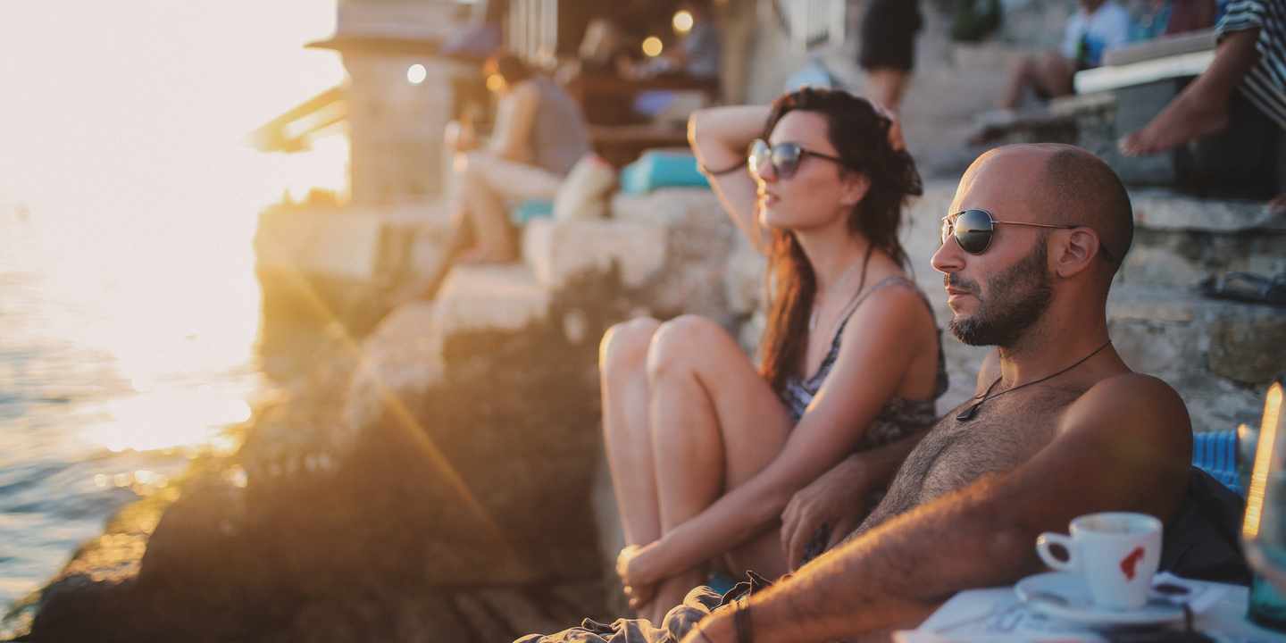 kroatien-paar_bei_sonnenuntergang-g-664715856.jpg