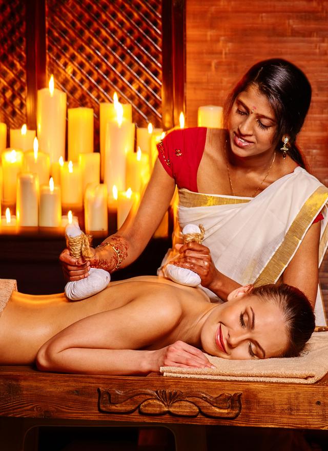 Ayurveda in Indien indien-ayurveda-wellness-t-474263042.jpg