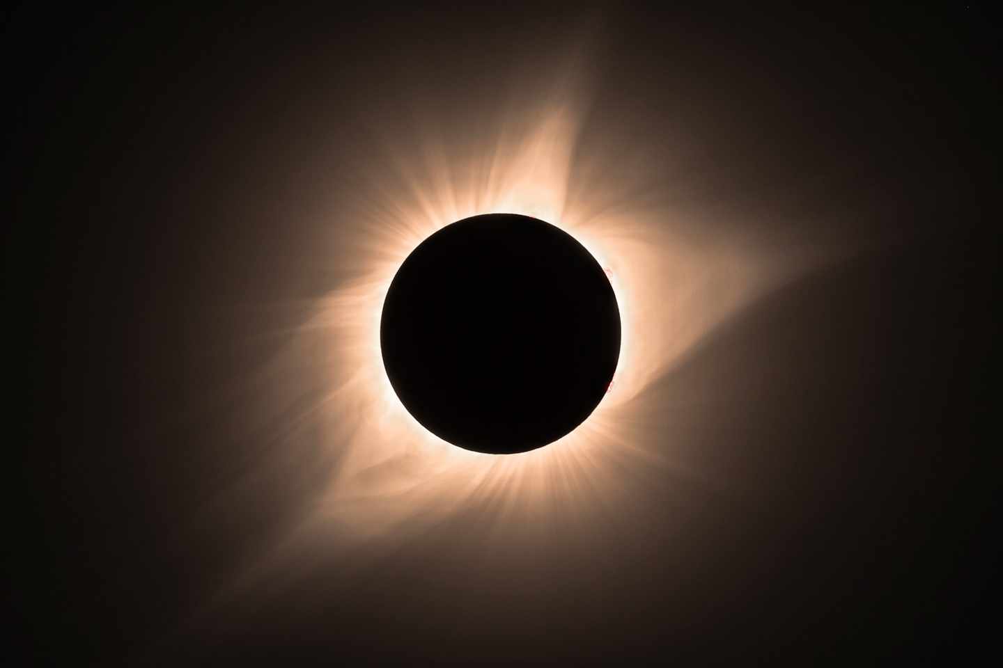 GettyImages-839671464.jpg Darstellung einer totalen Sonnenfinsternis