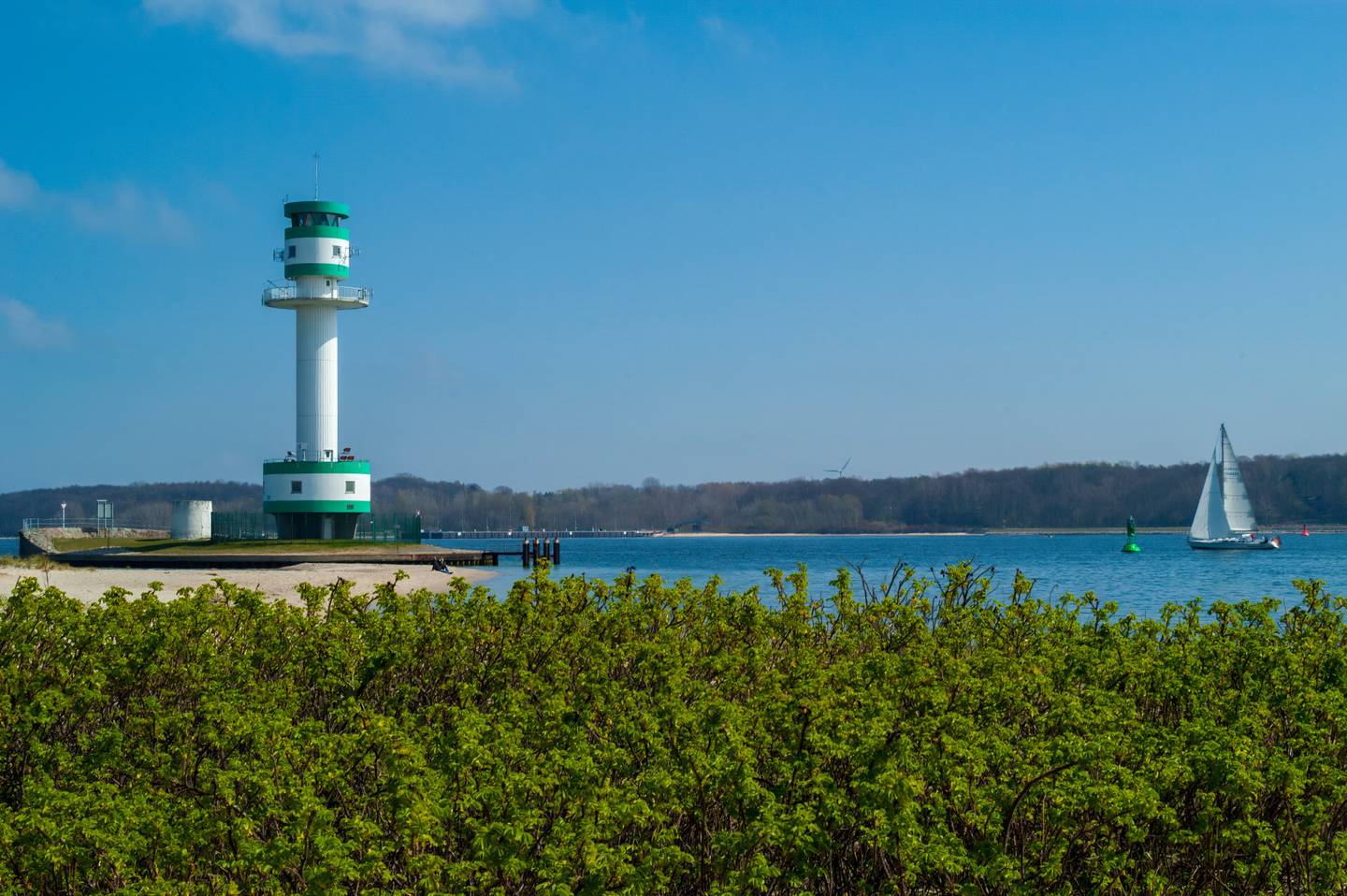 schleswig-holstein-kiel-leuchtturm-klein-g-1247775876.jpg