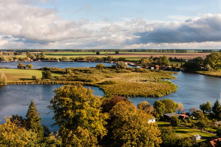 deutschland-mecklenburgische-seenplatte-roebel-mueritz-g-178503355.jpg