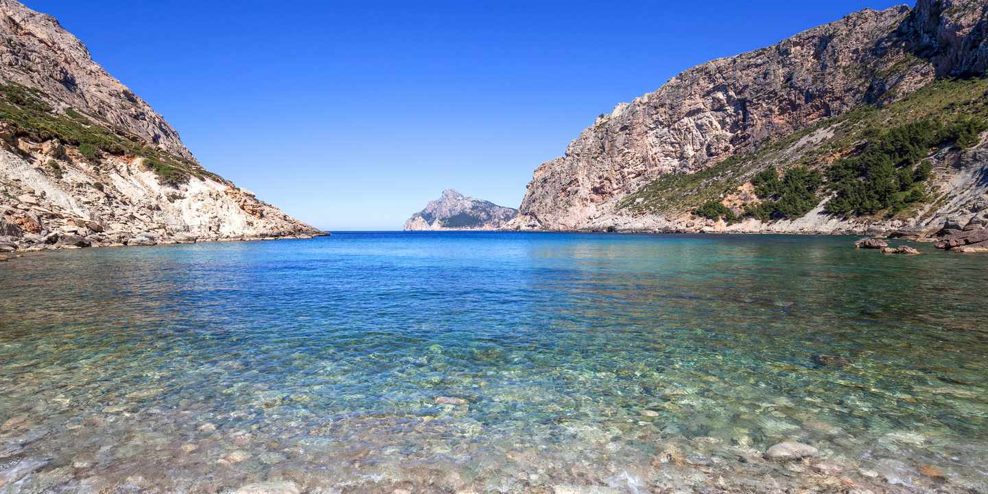 spanien-balearen-mallorca-cala-boquer-bucht-kiesstrand-klares-wasser-serra-de-tramuntana-g-1161249671.jpg