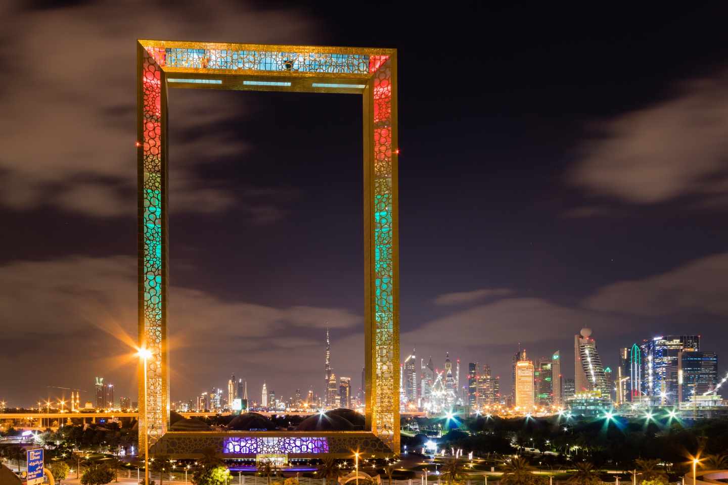 vae-dubai-the-frame-g-1094117732.jpg