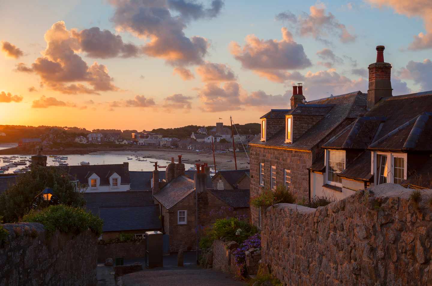 grossbritannien-scilly-inseln-st-marys-bei-sonnenuntergang-g-609821758.jpg
