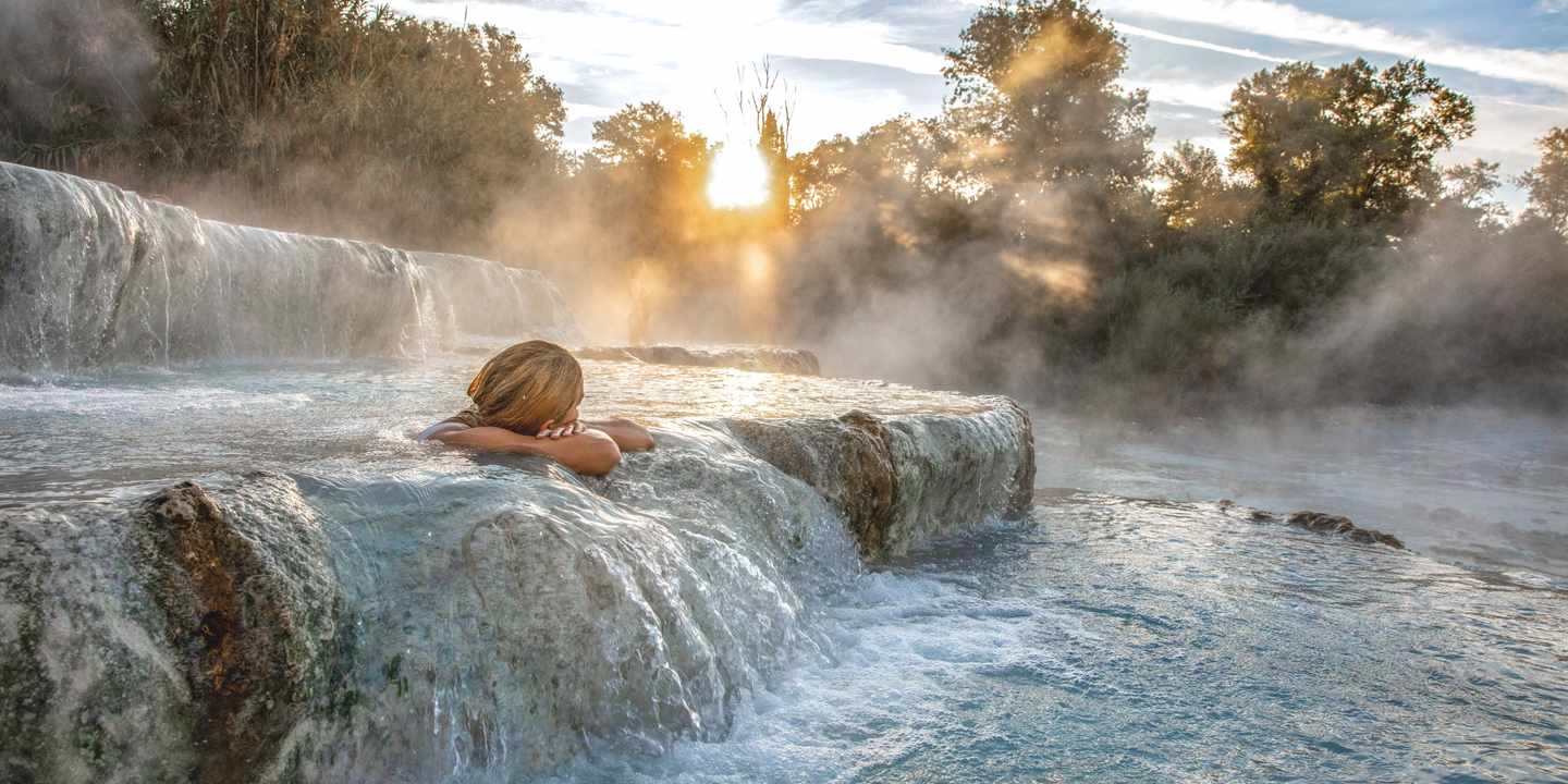 italien-toskana-saturnia-naturbad-frau-g-1326117505.jpg