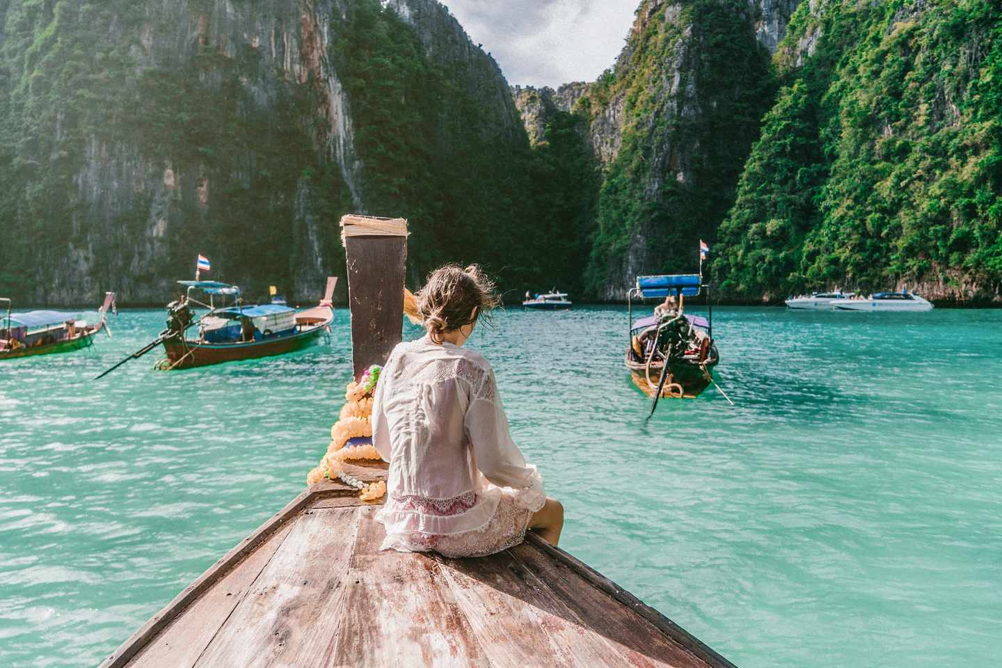 Thailand-Frau-in-Taxi-Boot-g-641112812.jpg