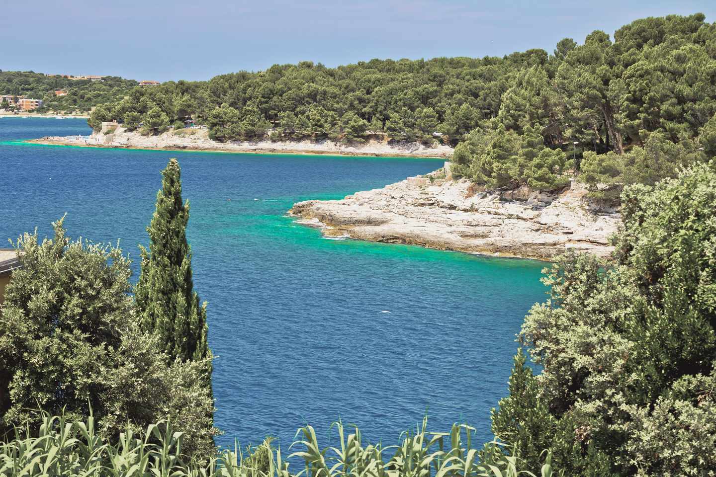 kroatien-istrien-zlatne_stijene_steinstrand_in_pula-g-1016723626.jpg