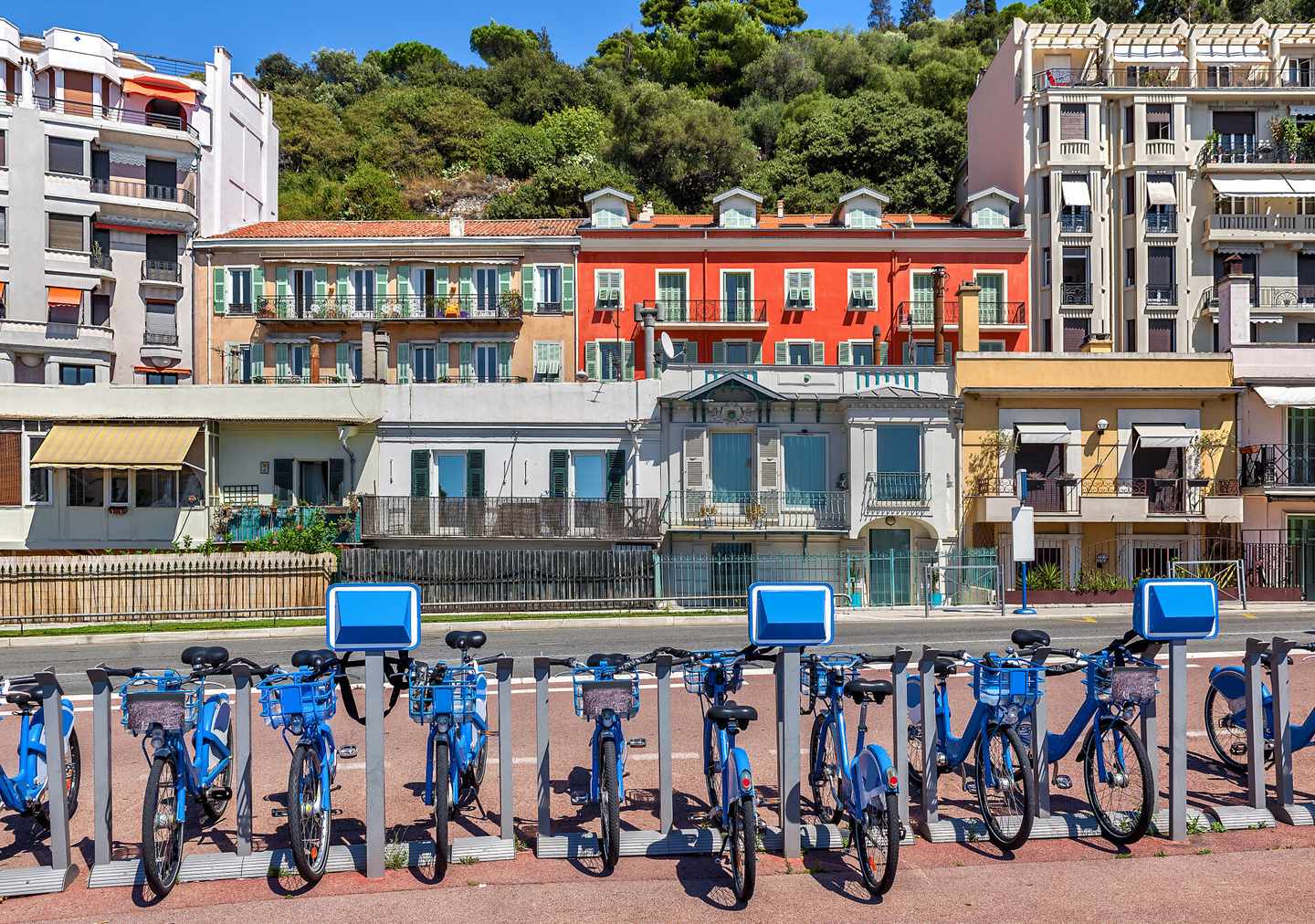 frankreich-cote-d-azur-nizza-stadträder-klein-g-478058574.jpg