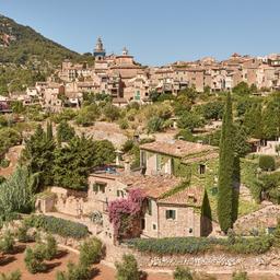 spanien-mallorca-valdemossa-pittoreskes-stein-dorf-g-1343289694.jpg