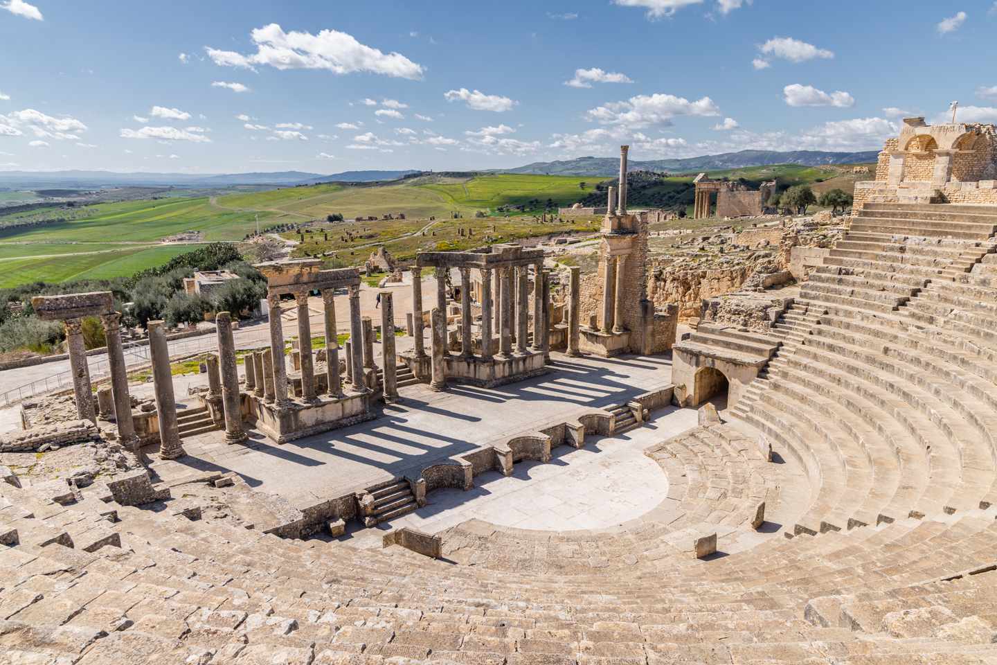 tunesien-dougga-amphitheater-g-1806515781.jpg