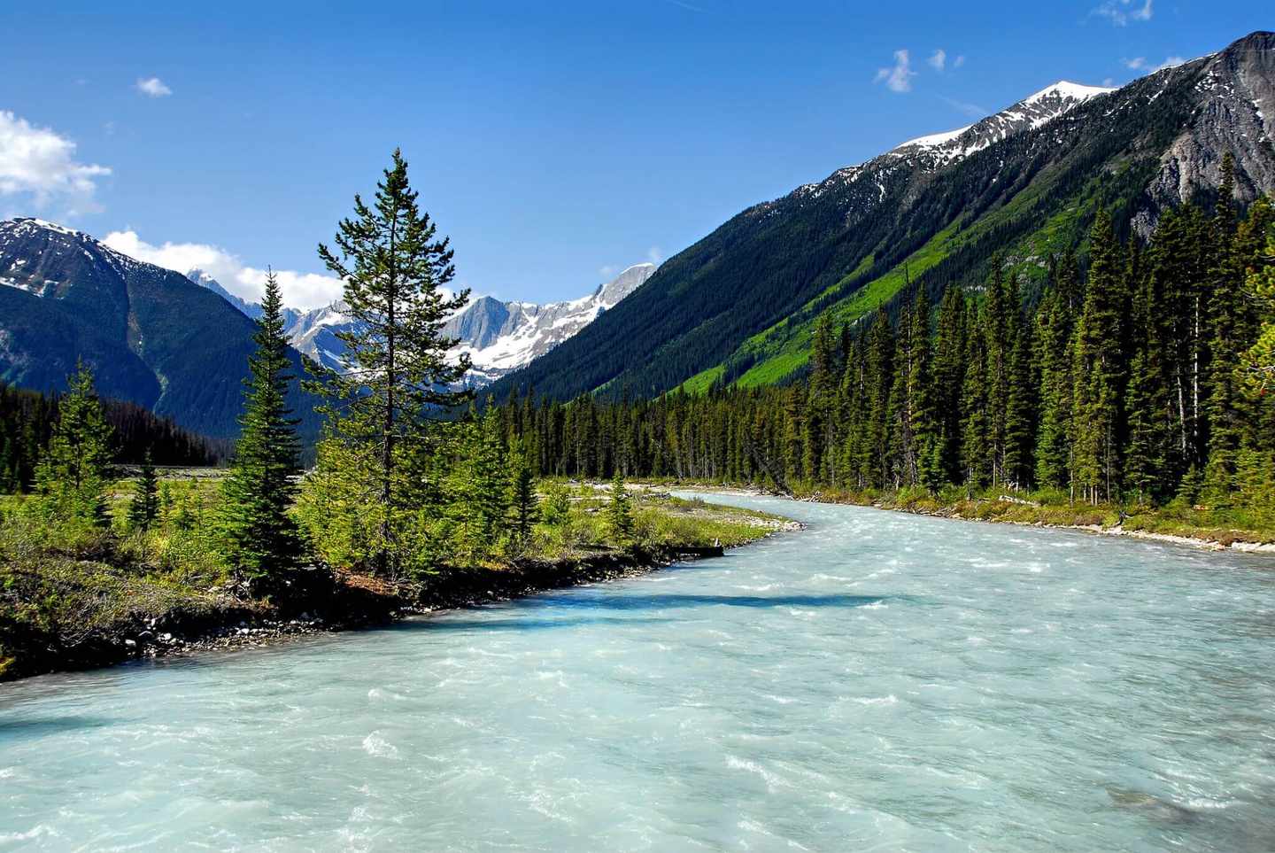 kanada-kootenay-national-park-fluss-g-934865728.jpg