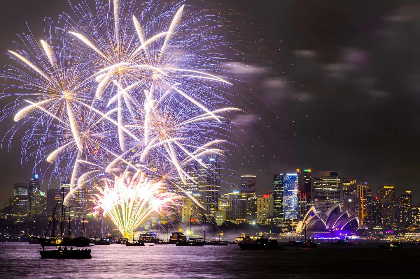 australien-sydney-feuerwerk-silvester-t-463336159.jpg