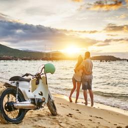 thailand-koh-samui-strand-moped-t-682478672.jpg