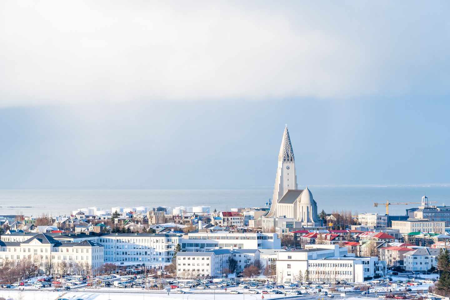 island-reykjavik-luftaufnahme-kirche-hallgrimskirja-g-618745480.jpg