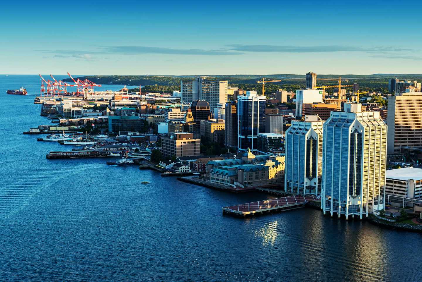 Nova-Scotia-Urlaub: Hafen von Halifax Luftbild