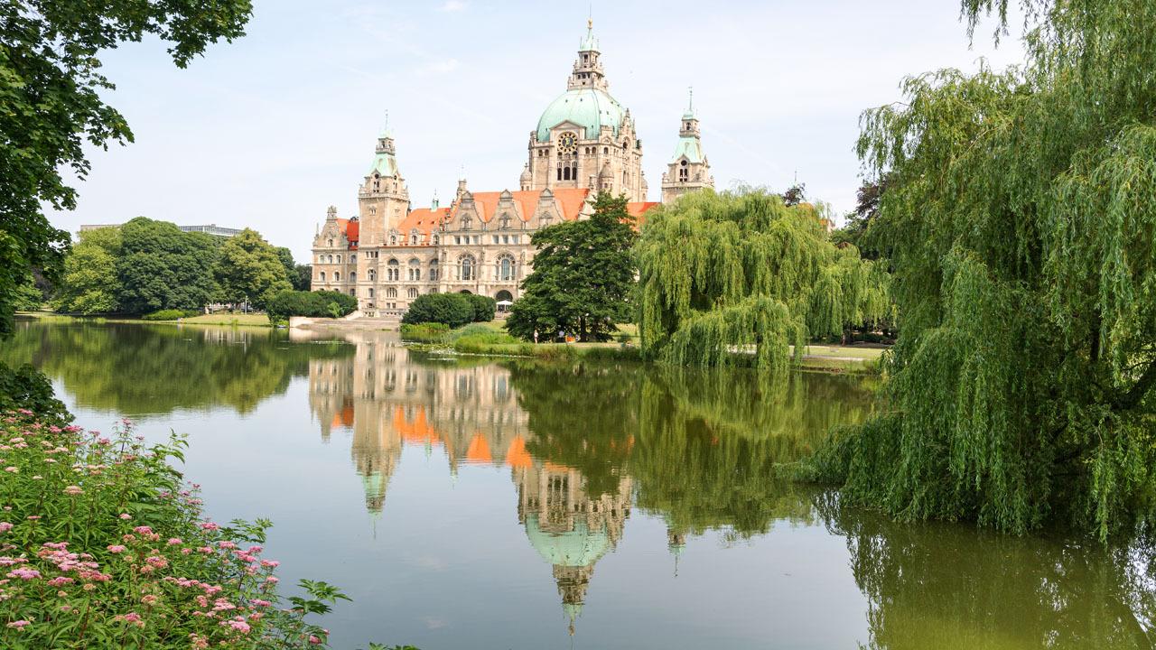 hannover-rathaus-t-482363989.jpg