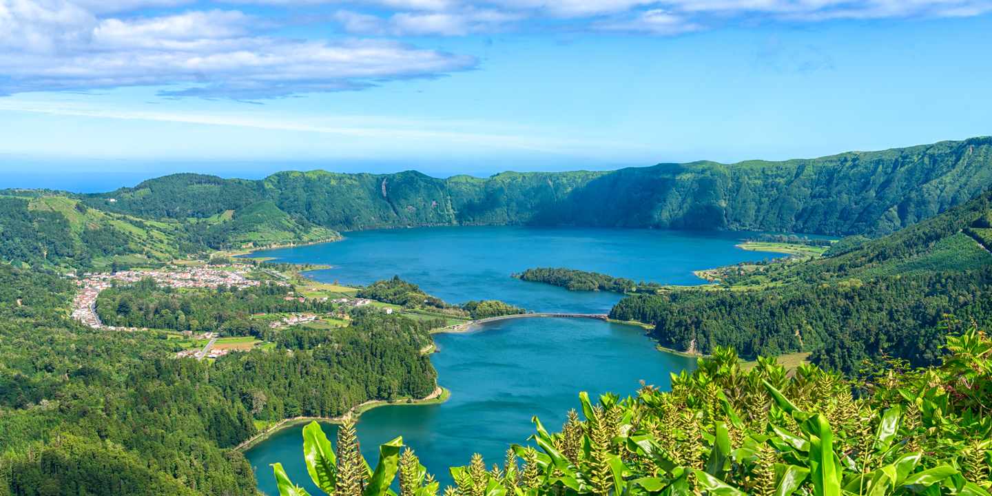 portugal-azoren-sete-cidades-kratersee-sao-miguel-aussicht-g-1496749460.jpg