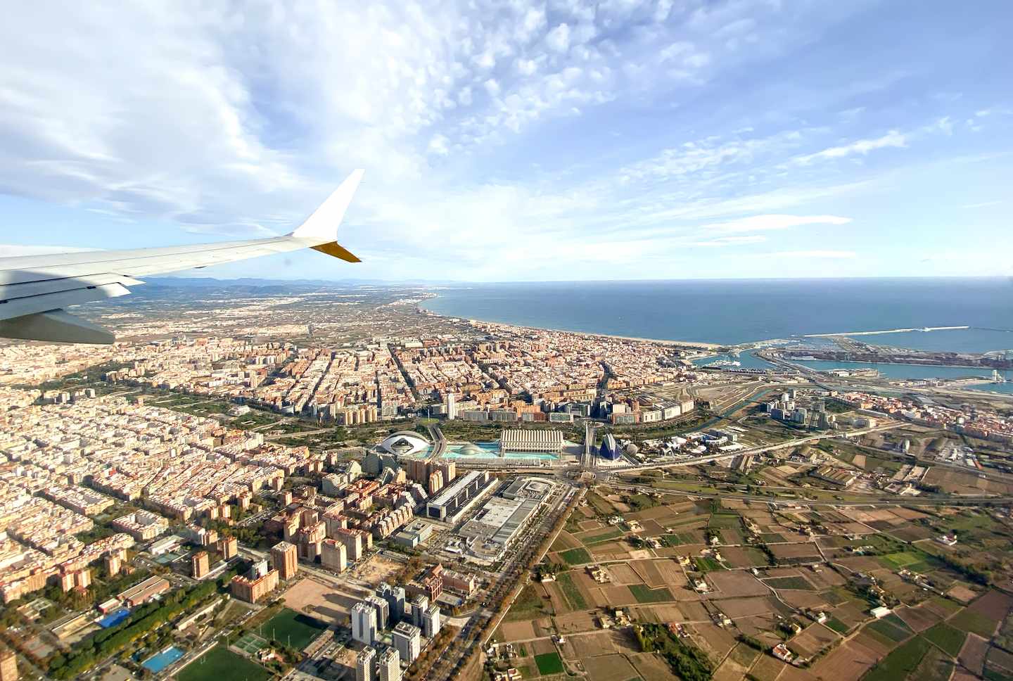 spanien-valencia-blick-aus-flugzeugfenster-g-2182707004.jpg