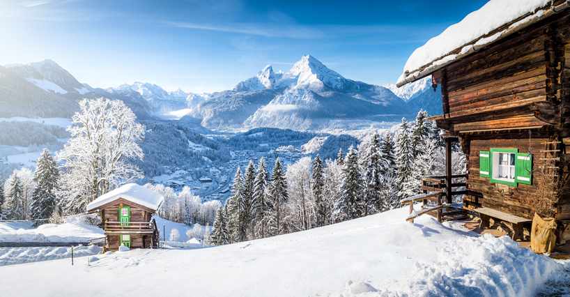 bayern-alpen-schnee-berge-holzhuette-g-1057573752.jpg
