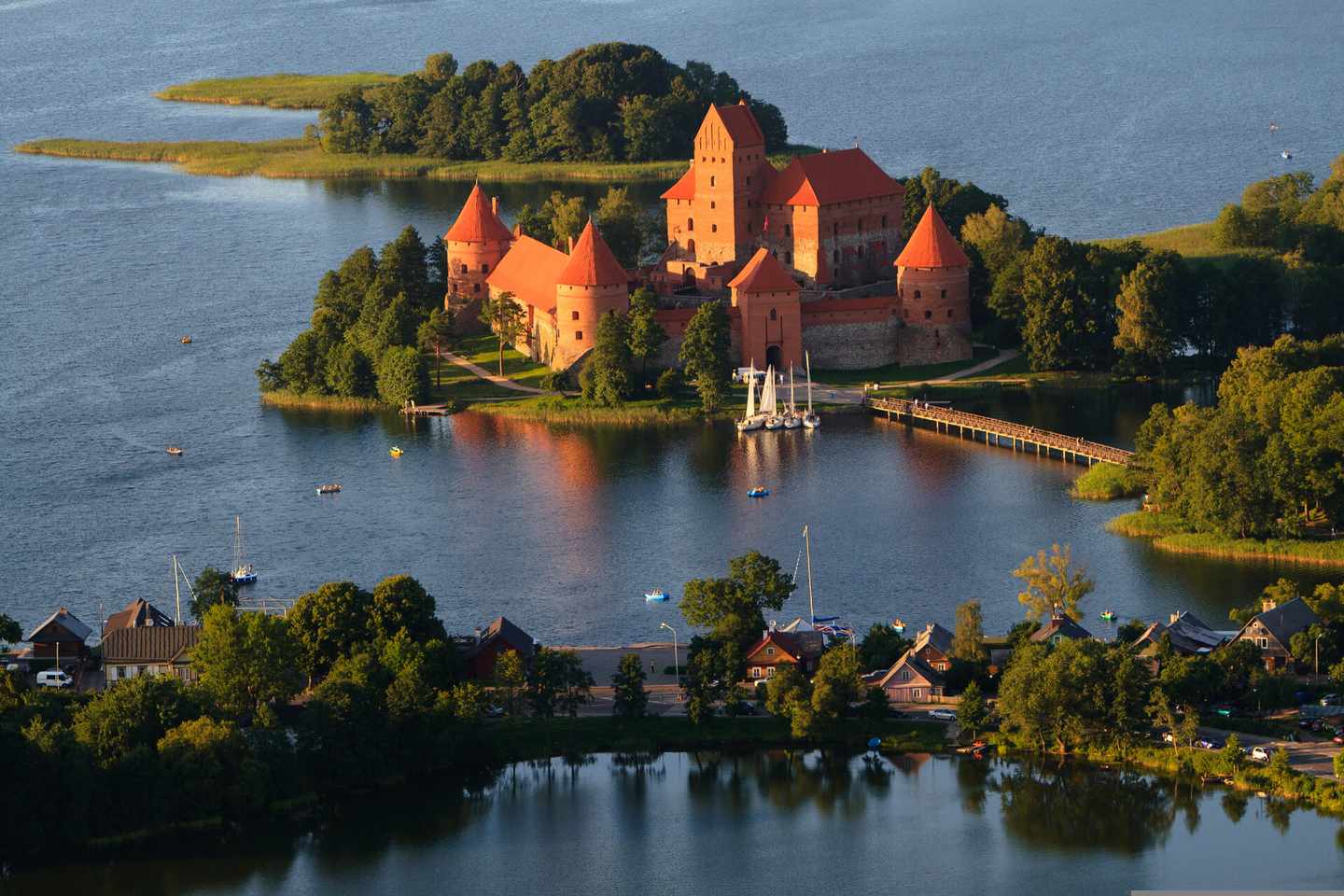 litauen-burg-trakai-klein-g-120493874.jpg