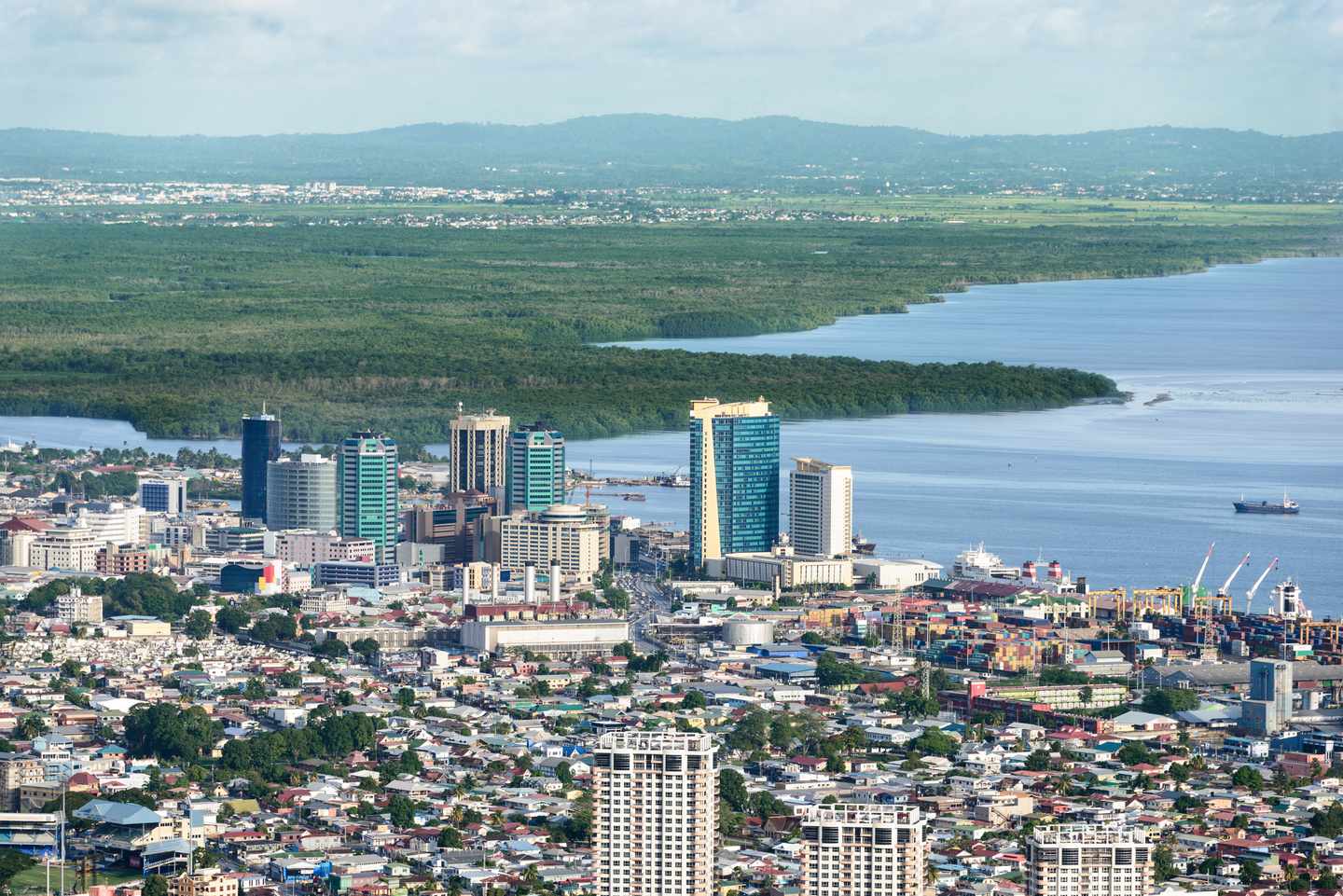 Karibik-Trinidad-und-Tobago-eine-Innenstadt-und-Hafen-Spaniens-g-539006788.jpg