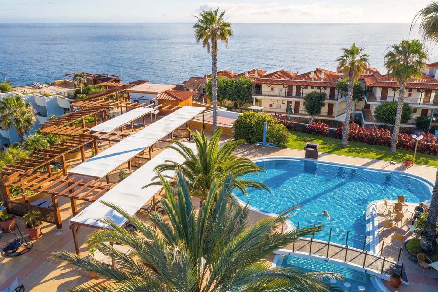 sentido-hotels-outdoor-der_atc-FNC20010B_S22_3.jpg