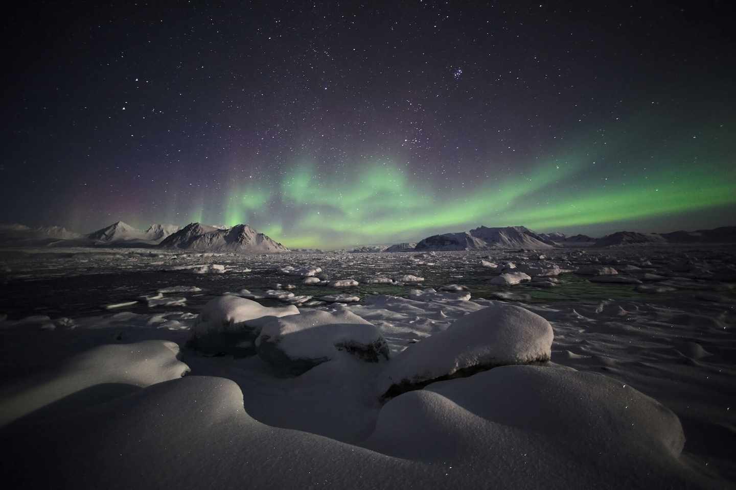 groenland-polarlichter-im-eis-g-163247612.jpg