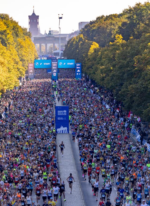 marathon-berlin-brandenburger-tor-SCC EVENTS-Norbert Wilhelmi.jpg