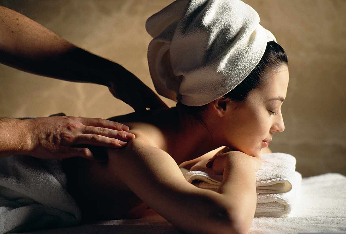 frau-bei-massage-t-07270605.jpg