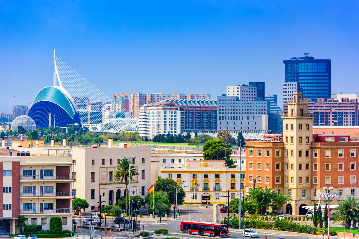 spanien-valencia-skyline-klein-g-508579766.jpg