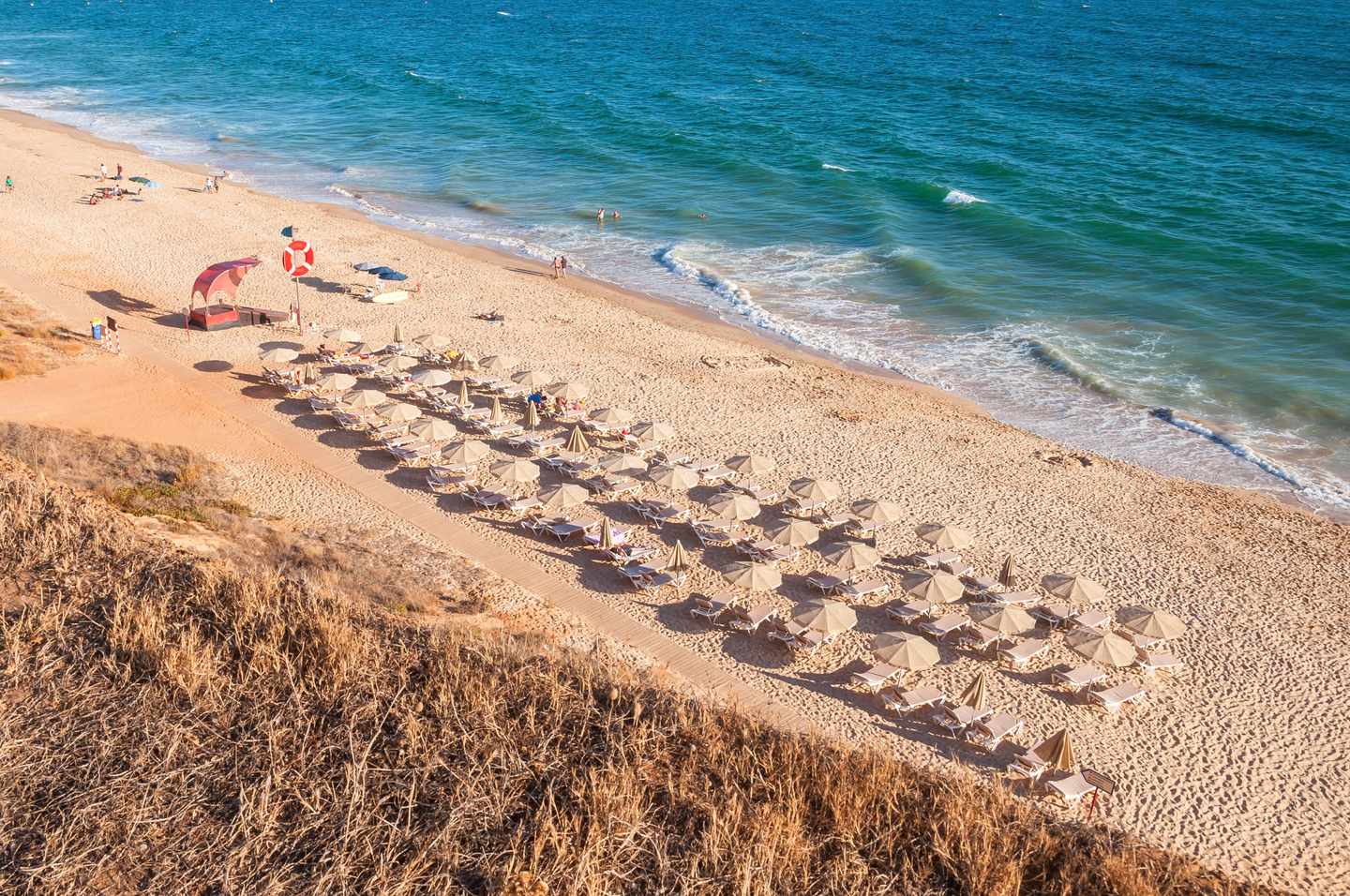 portugal-algarve-falesia-strand-g-917462422.jpg