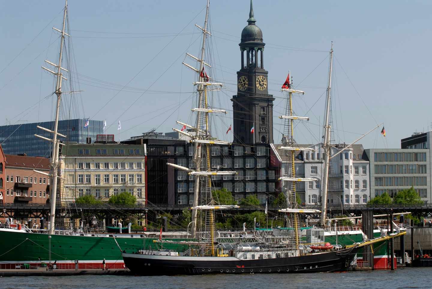 hamburg-michel-windjammer-g-105638109.jpg