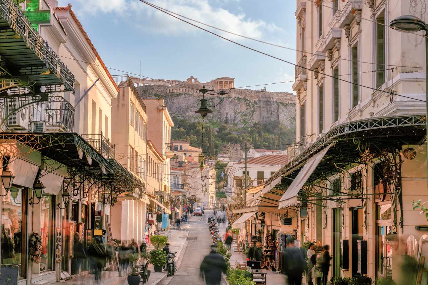 griechenland-athen-strasse-sonnenuntergang-g-2196970492.jpg