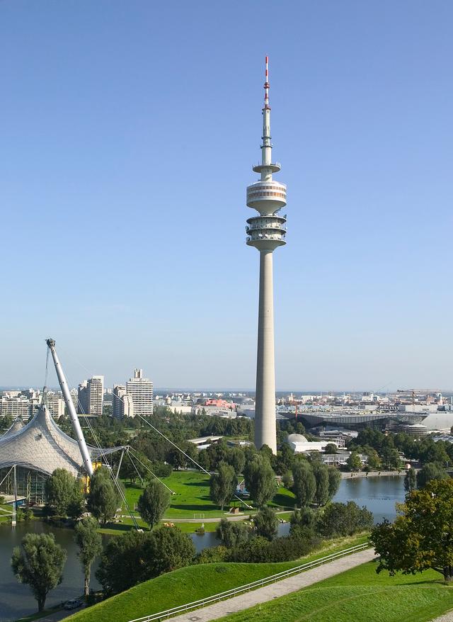 Reisekalender September. Ansicht des Olympiaparks in München.
