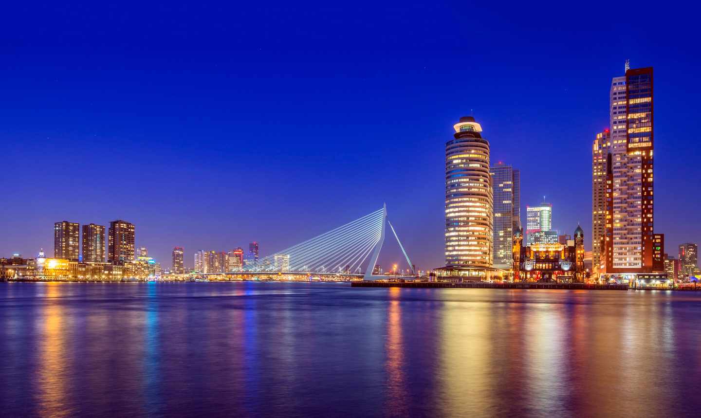 niederlande-rotterdam-skyline-klein-g-491996465.jpg