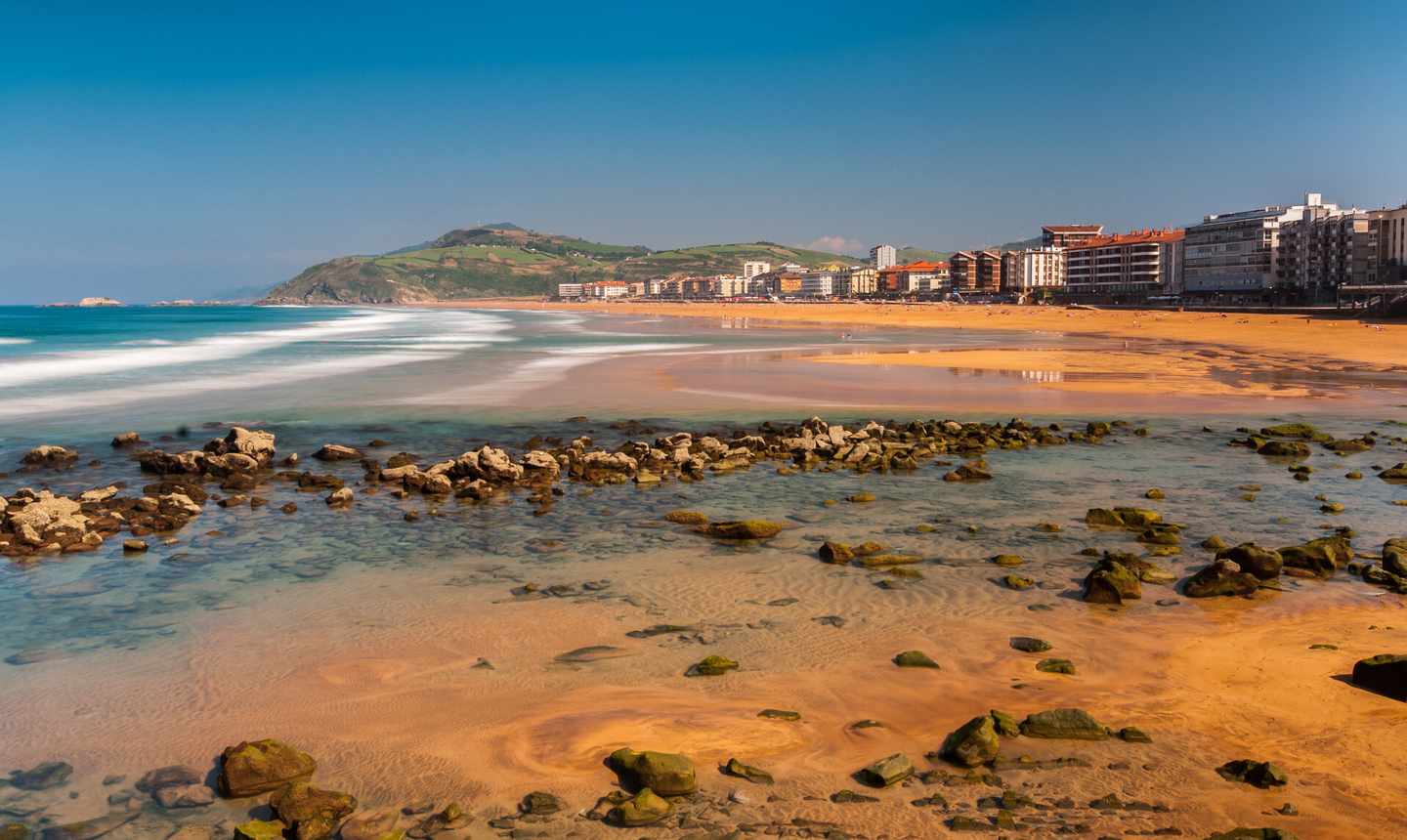spanien-baskenland-strand-klein-g-492804530.jpg
