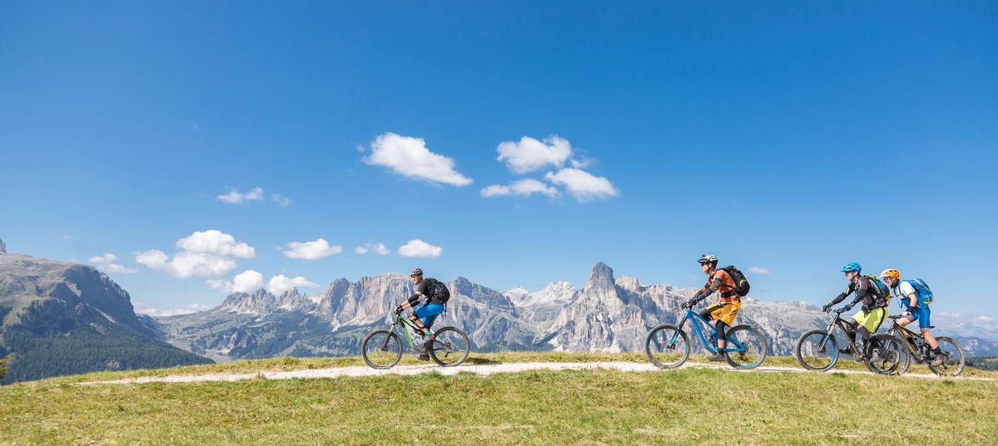 blt27fcb270b5e0f77a-italien-dolomiten-fahrradfahrer-g-697020228.jpg italien-dolomiten-fahrradfahrer-g-697020228.jpg