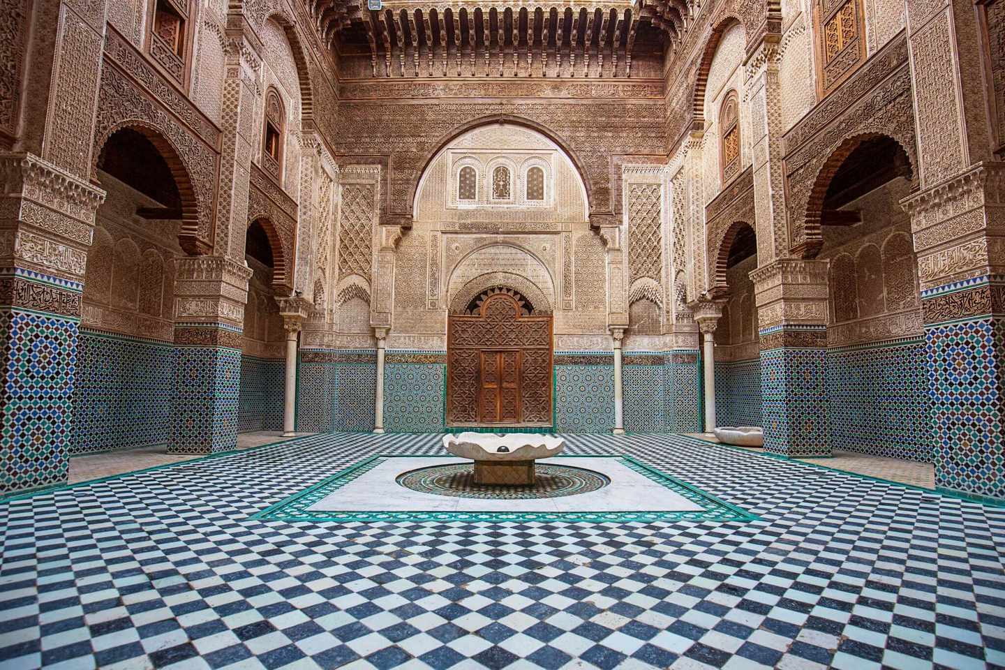 marokko-meknes-medersa-bou-inanio-g-655966006.jpg