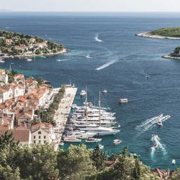 Kroatien-Hvar-Hafen-Stadt-g-1091530468.jpg