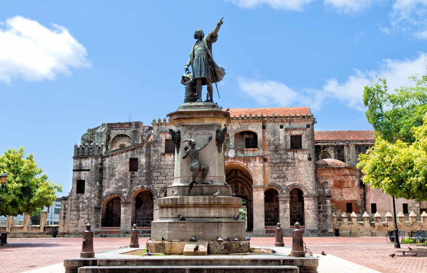 karibik-dominikanische-republik-santo-domingo-kathedrale-primada-de-america-g-153204559.jpg