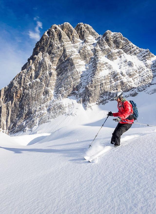 Skiregionen in Europa Skifahrer in den österreichischen Alpen