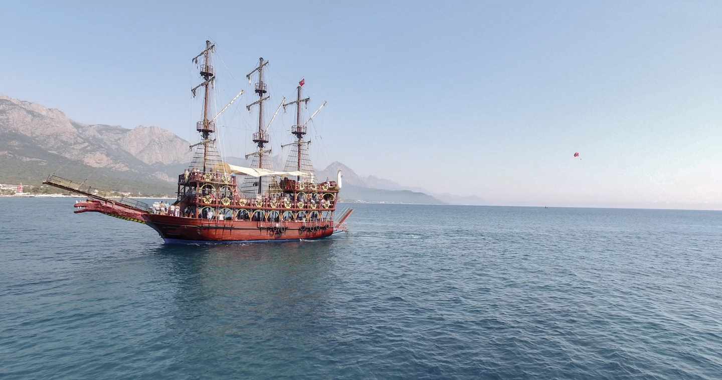 meer-segelboot-auf-wasser-g-1159477350_bearbeitet.jpg
